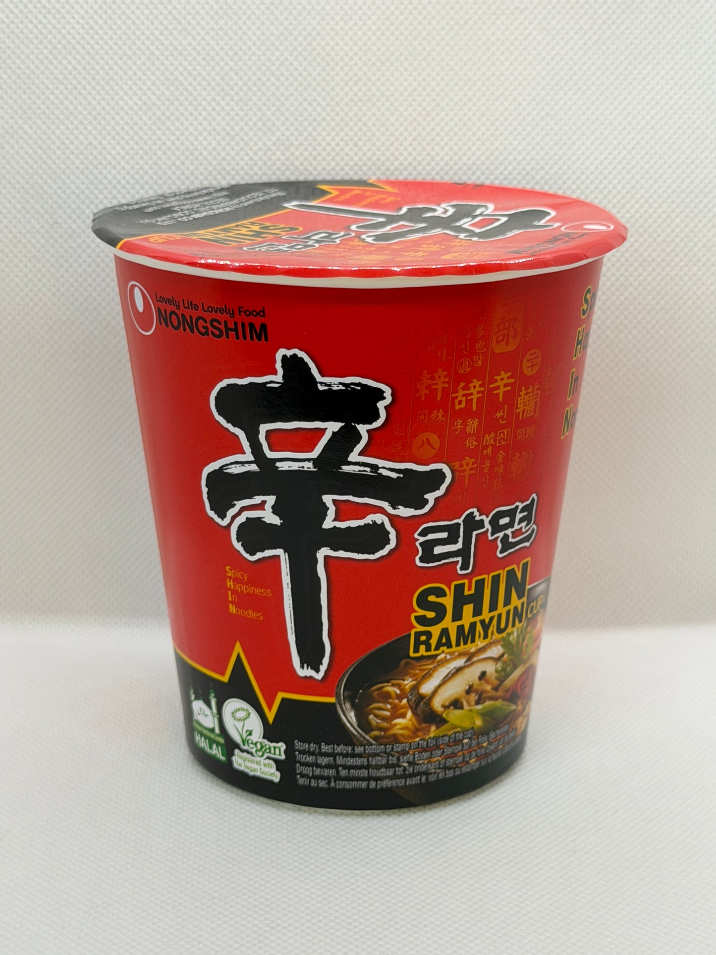 Nongshim Shin Ramyun Vegan Spicy Noodle Soup Cup – 75g